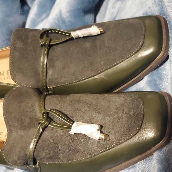 Journee Collection Green Heeled Loafers with Classic Design Nwot - Picture 12 of 12